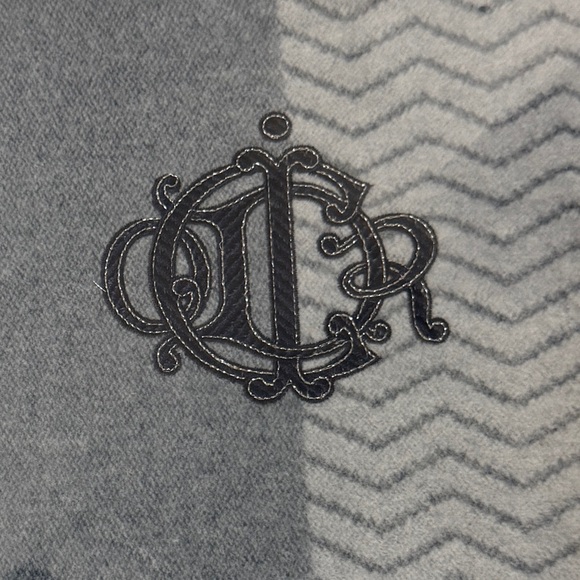 Dior Gray and White Bedding Sheet - Picture 4 of 8